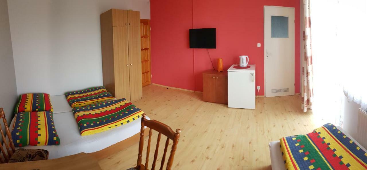 Pokoje Goscinne U Laury レバル 部屋 写真